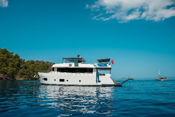 2023 CUSTOM TRAWLER 22 M