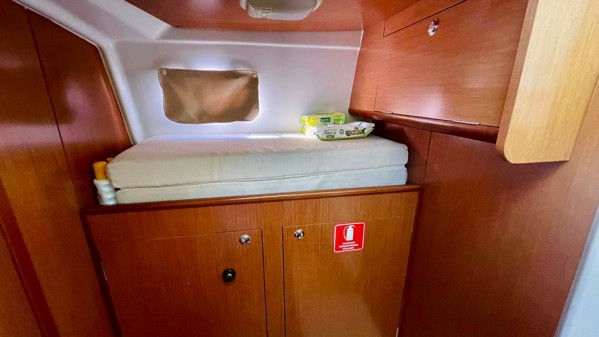 2008 BENETEAU ANTARES 9