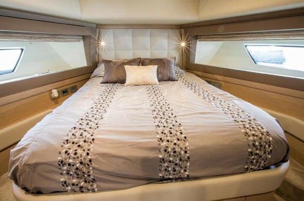 2014 FERRETTI YACHTS 690