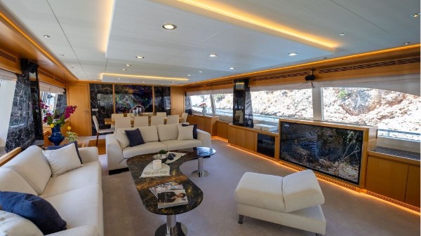 2009/2024 MOTOR YACHT 38 M 