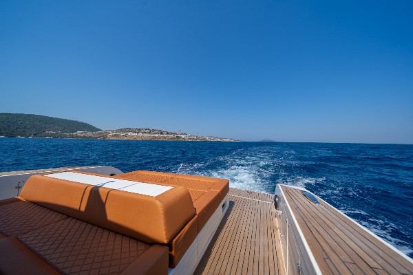 2025 MOTOR YACHT 18.5 M