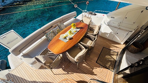 2010 SUNSEEKER MANHATTAN 70