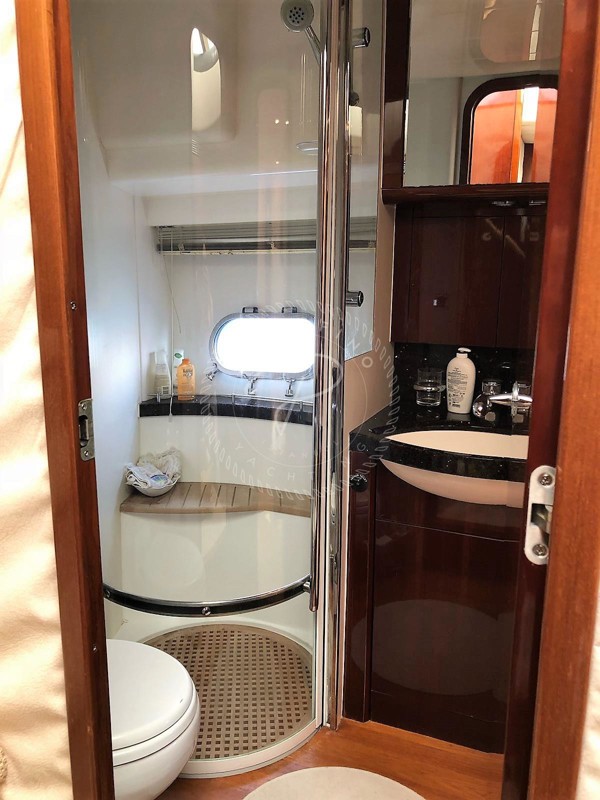 2005 PRINCESS 67