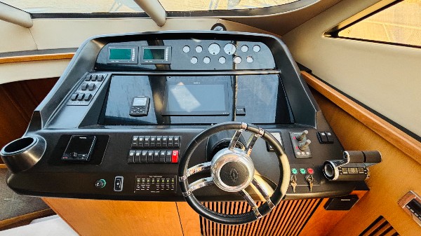 2010 SUNSEEKER MANHATTAN 70