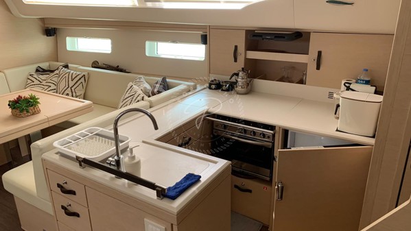 2018 JEANNEAU 51