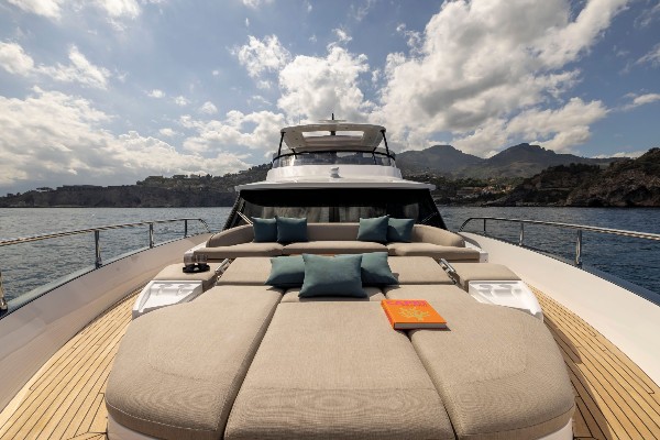 2026 AZIMUT MAGELLANO 60
