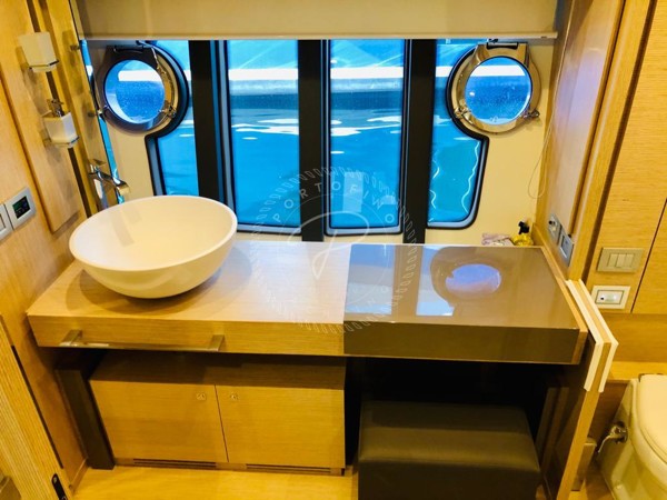 2016 FERRETTI 750