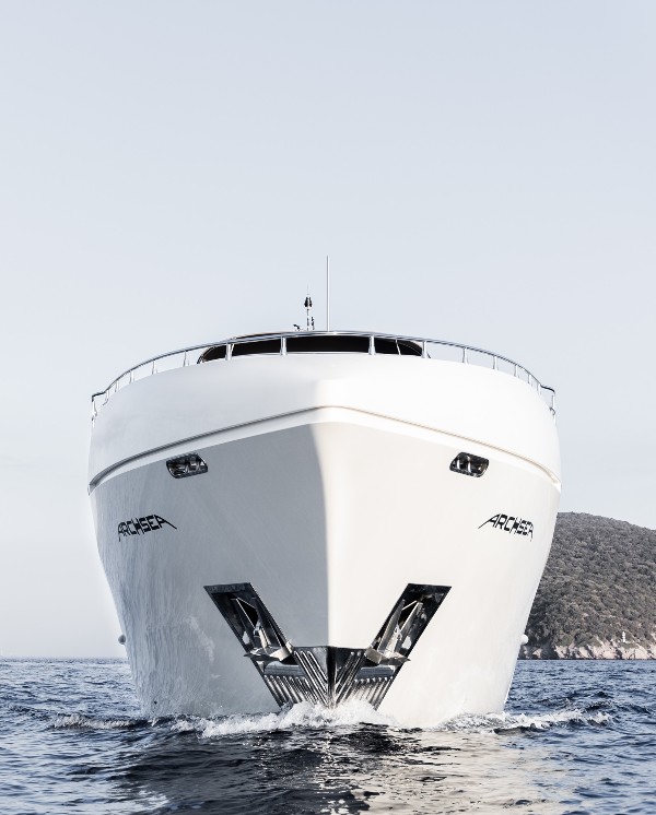 2014 MOTOR YACHT 31 M