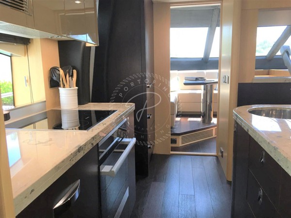 2016 SUNSEEKER 86 YACHT