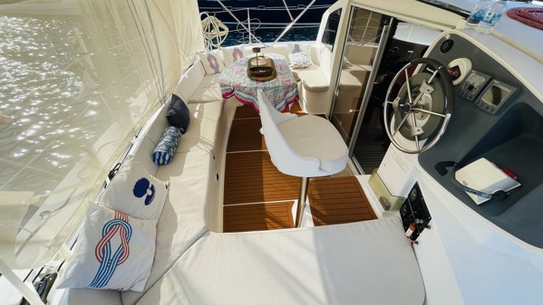 2005 FOUNTAINE PAJOT ATHENA 38