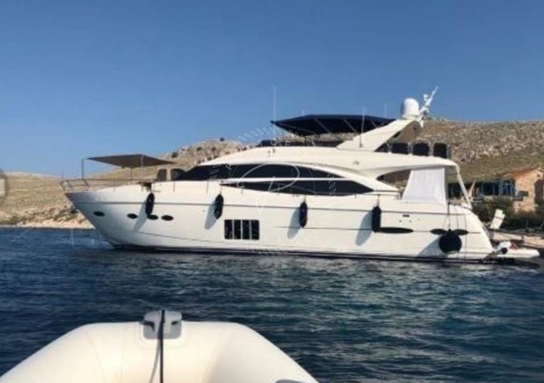 2012 PRINCESS 72 FLY
