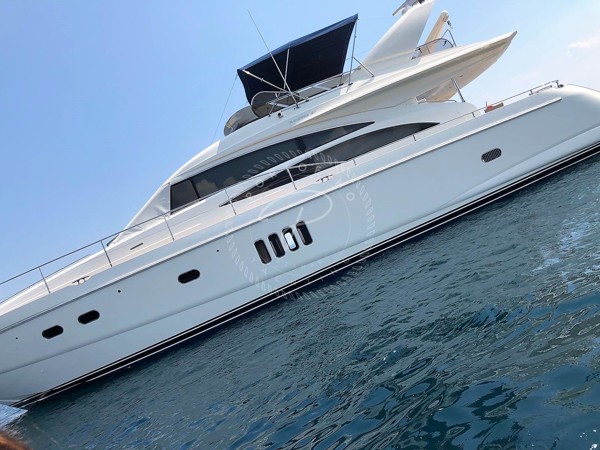2005 PRINCESS 67