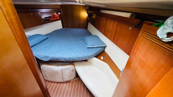 2005 DUFOUR 44