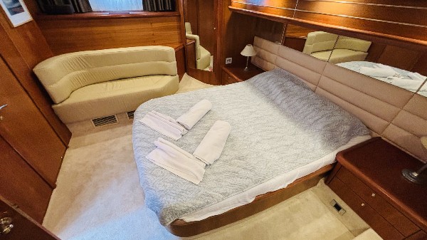 2001 SUNSEEKER MANHATTAN 64