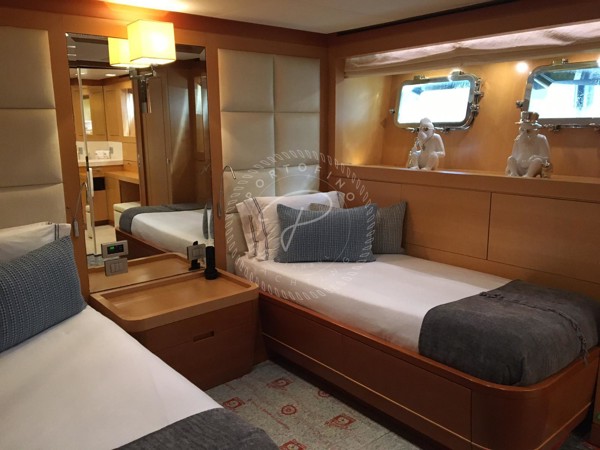 2010 SANLORENZO 37M