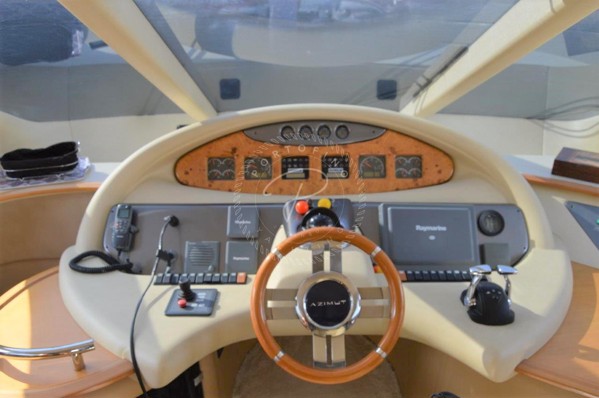 2010 AZIMUT 55 FLY
