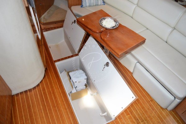 2004 REGAL 3560