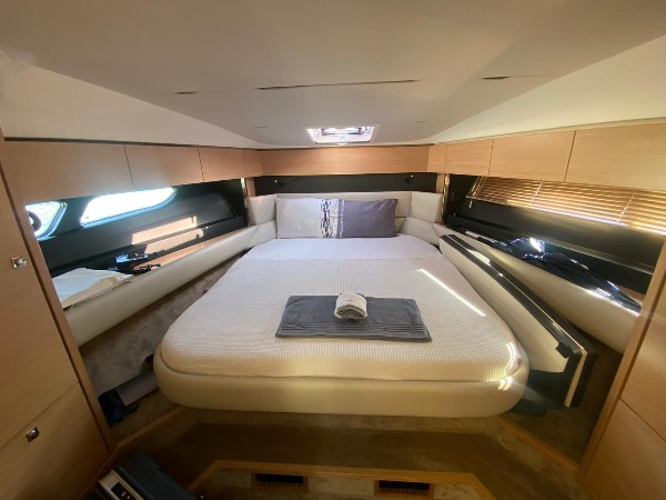 2025 BAVARIA R40 COUPE