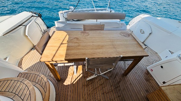 2001 SUNSEEKER MANHATTAN 64