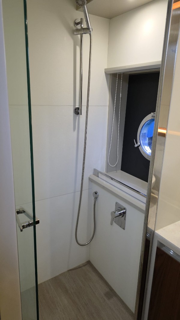 2016 ABSOLUTE 52 FLY