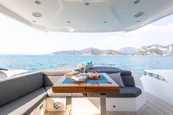 2017 NUMARINE 62 FLY