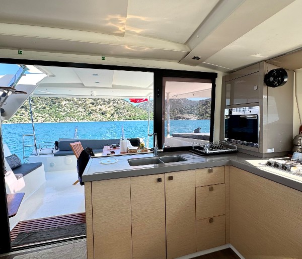 2019 FOUNTAINE PAJOT LUCIA 11.73 M 