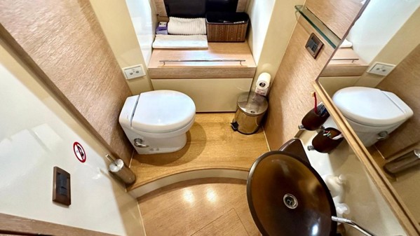 2009 AZIMUT 58