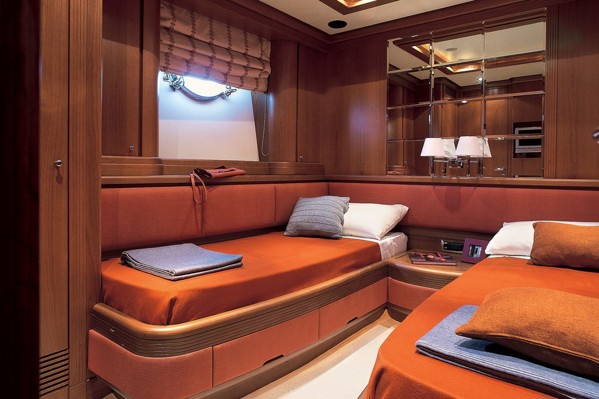 AZIMUT GRANDE 116