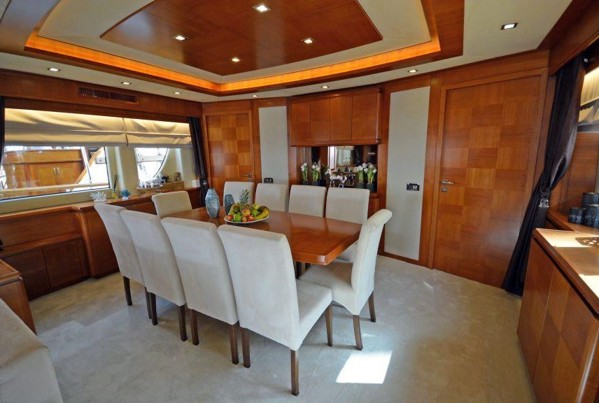 2009 CUSTOM 110 FEET