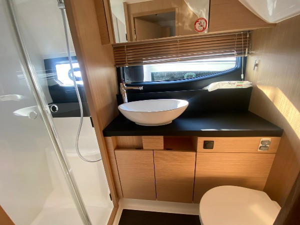 2025 BAVARIA R40 COUPE