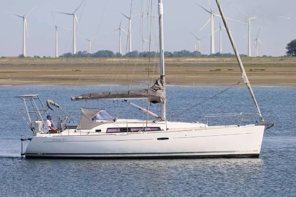 2008 BENETEAU OCEANIS 37