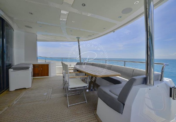 2016 SUNSEEKER 86 YACHT