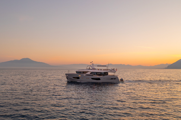 2023 MOTOR YACHT 26 M 