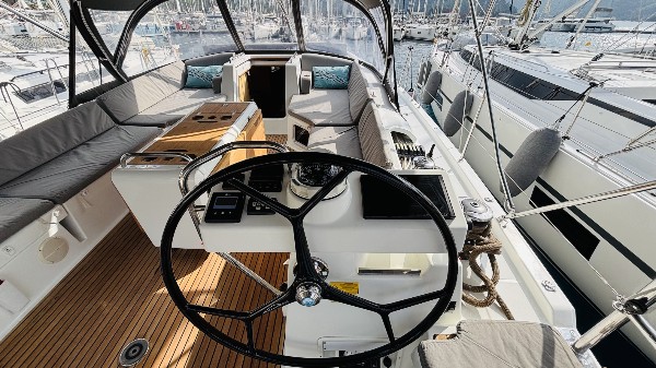 2018 JEANNEAU 54