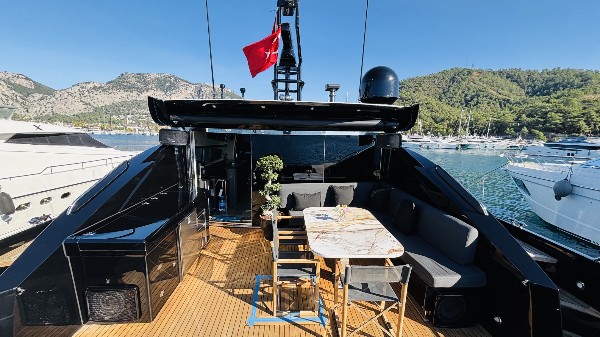 2004 SUNSEEKER PREDATOR 82