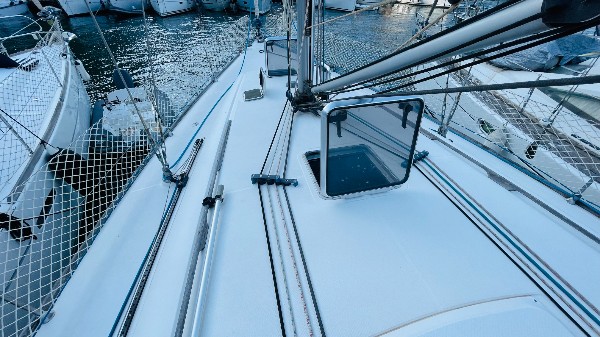 2005 DUFOUR 44