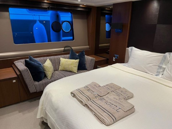 2016 PRINCESS 72 FLY