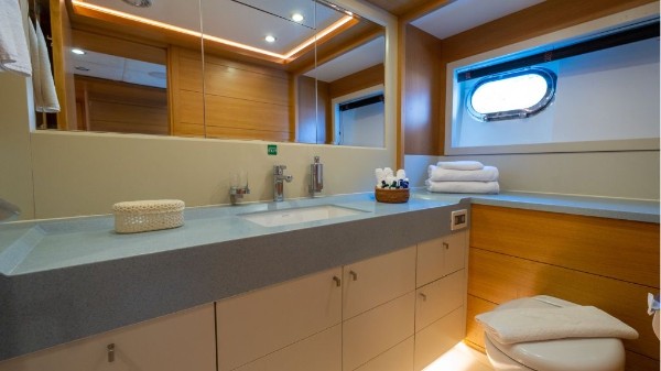 2009/2024 MOTOR YACHT 38 M 