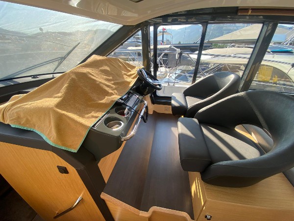 2025 BAVARIA R40 COUPE