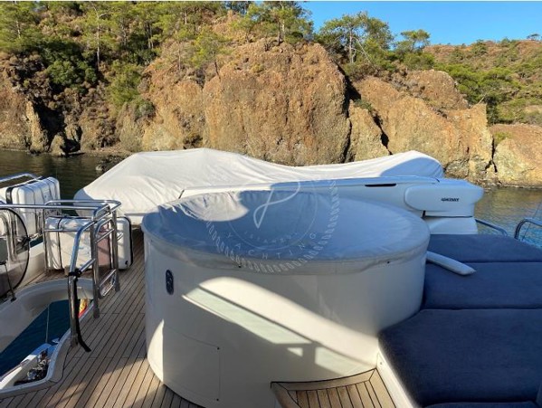 2010 PRINCESS 85