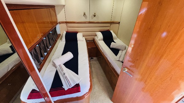 2001 SUNSEEKER MANHATTAN 64