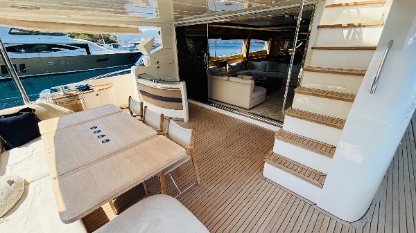 2009 PRINCESS 85