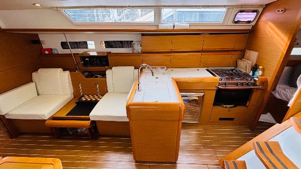 2013 JEANNEAU SUN ODYSSEY 469