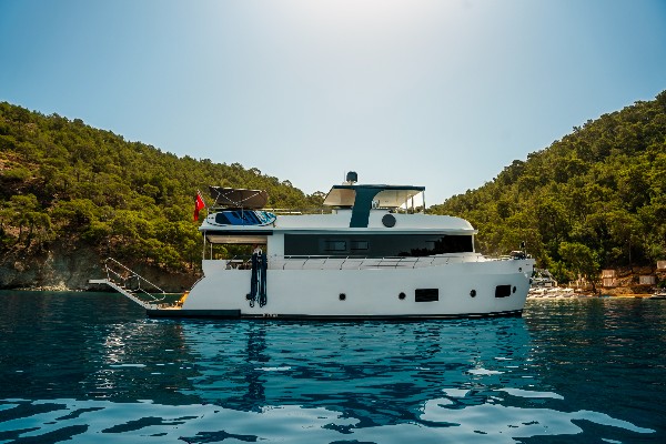 2023 CUSTOM TRAWLER 22 M