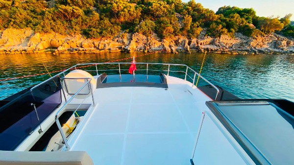 2023 FERRETTI 670