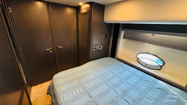 2004 SUNSEEKER PREDATOR 82