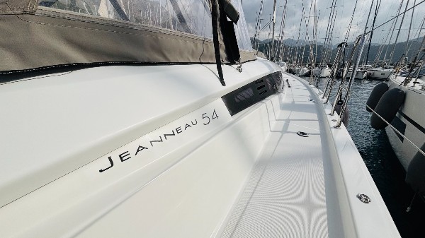 2018 JEANNEAU 54