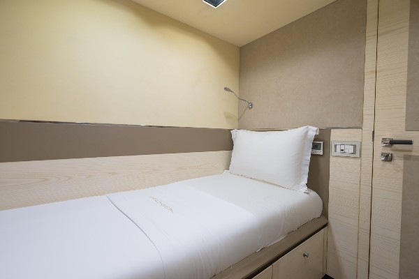 2014 MOTOR YACHT 31 M