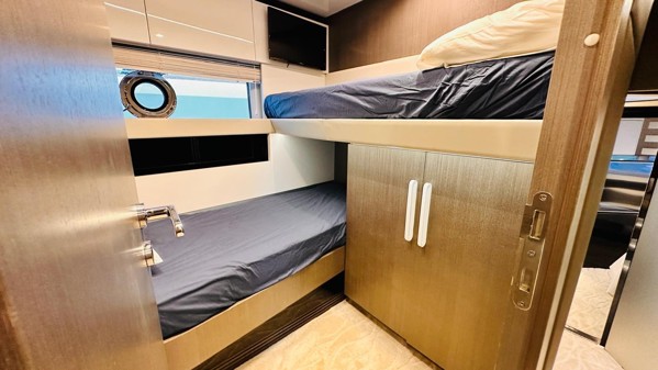 2019 AZIMUT S7
