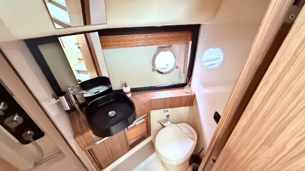 2015 AZIMUT MAGELLANO 43